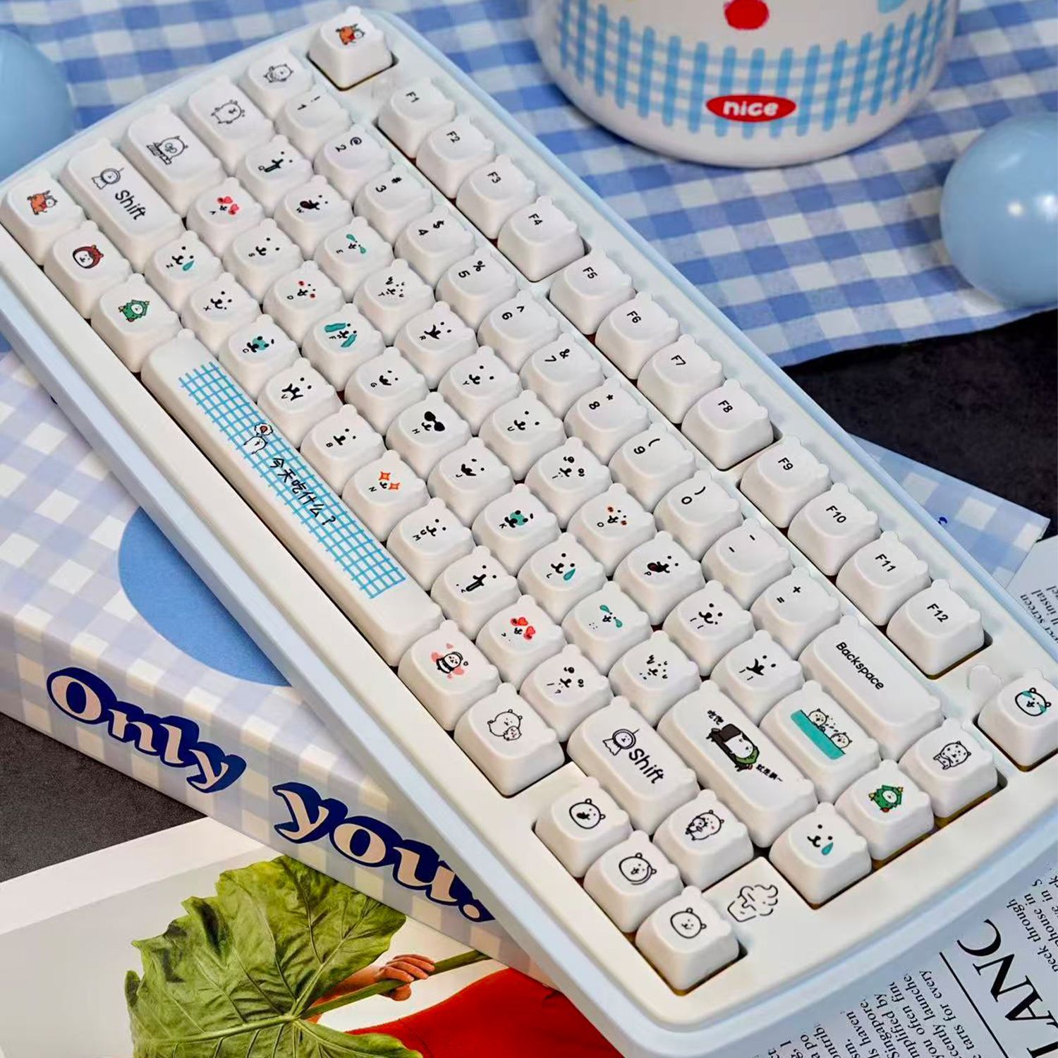أغطية مفاتيح PBT بتصميم دب كرت - مراجعة Gaming Accessories Aesthetic وسعره